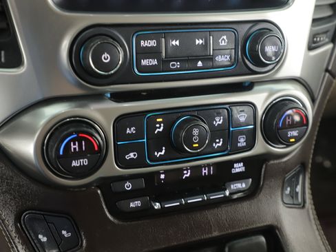 Used 2019 Chevrolet Tahoe LT w/ LT Signature Package image 16