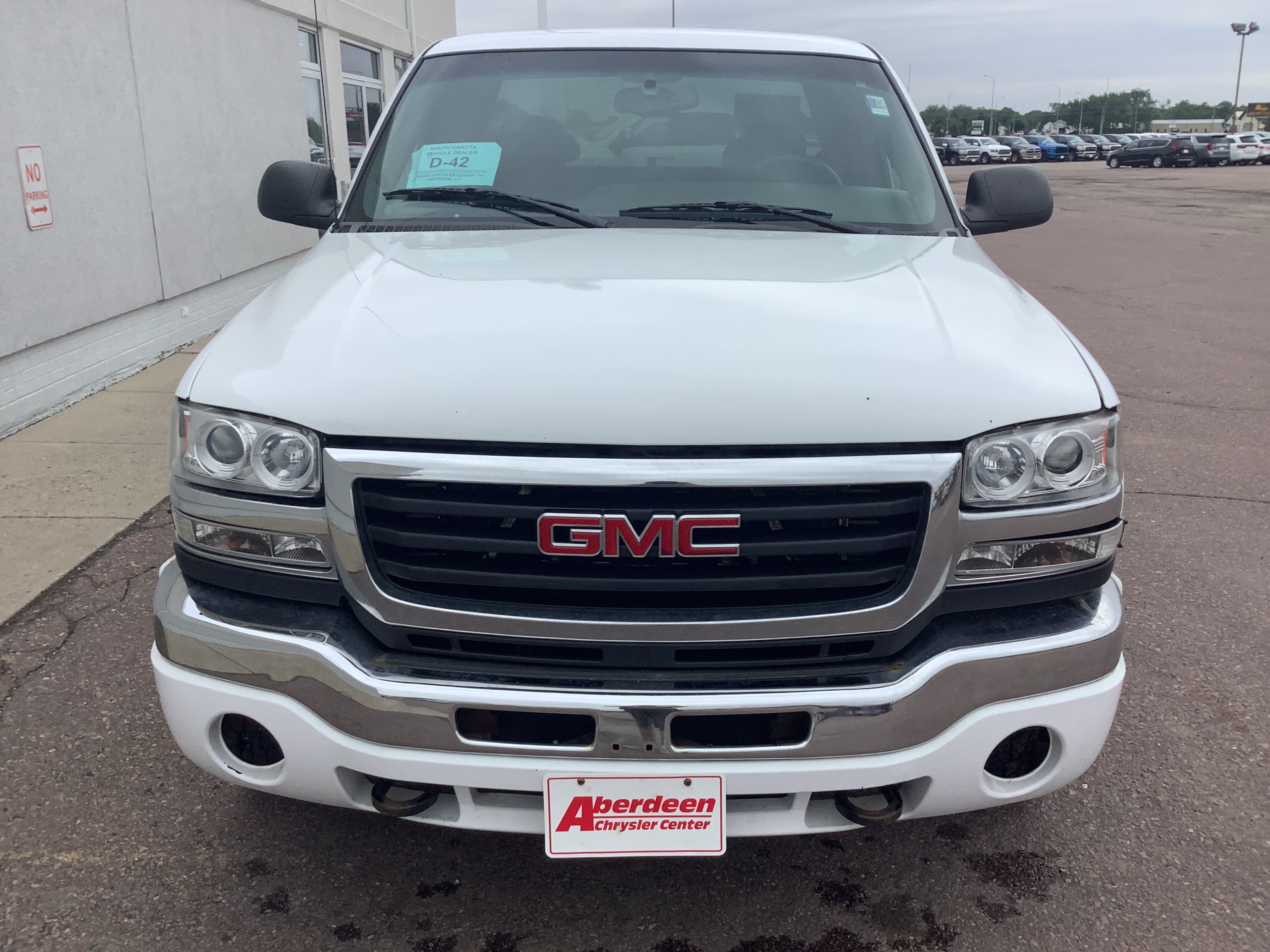 Used 2004 GMC Sierra 2500 SLE w/ Heavy-Duty Power Package AWD/4WD image 3