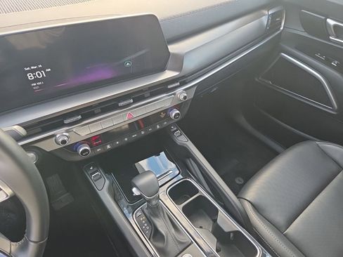 Used 2025 Kia Telluride S image 3