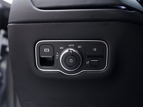 Used 2024 Aston Martin DB12 Coupe image 51