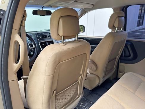 Used 2015 Dodge Grand Caravan American Value Package w/ UConnect Hands-Free Group FWD image 25