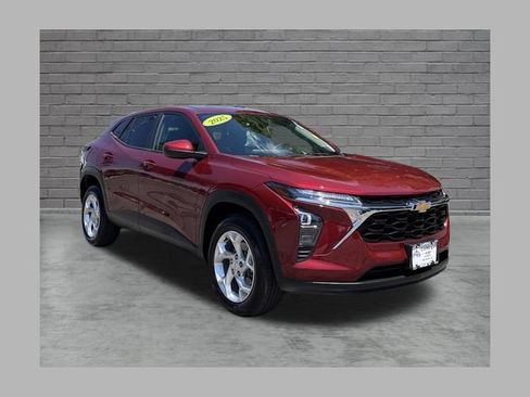 Used 2025 Chevrolet Trax LS w/ LS Convenience Package FWD image 1