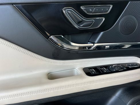 New 2025 Lincoln Corsair Grand Touring image 10