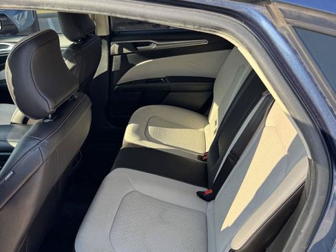 Used 2019 Ford Fusion SE w/ Equipment Group 151A FWD image 12
