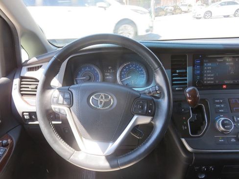 Used 2016 Toyota Sienna Limited Premium FWD image 14