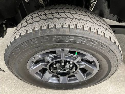 Used 2024 Ford F350 Lariat w/ Lariat Ultimate Package AWD/4WD image 13
