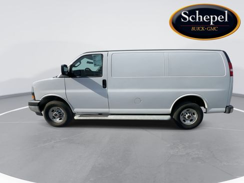 Used 2024 GMC Savana 2500 w/ Driver Convenience Package image 5