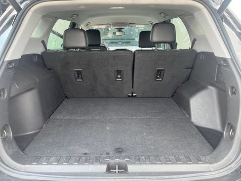 Used 2024 GMC Terrain SLT FWD image 23