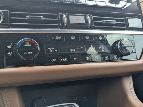 Used 2023 Nissan Pathfinder Platinum w/ Lighting Package (N93) image 22