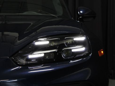 Used 2026 Porsche Cayenne Electric AWD/4WD image 21