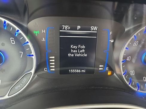 Used 2018 Chrysler Pacifica Touring-L FWD image 17