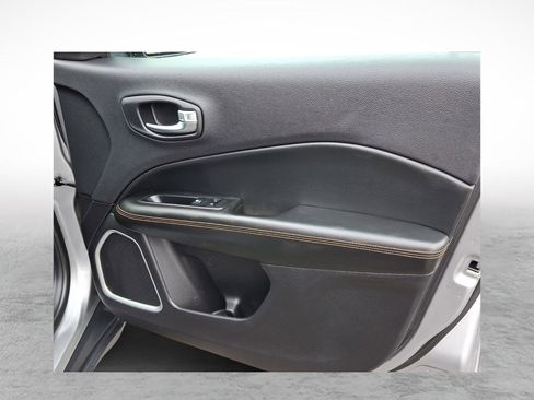 Used 2018 Jeep Compass Limited w/ Navigation Group image 10