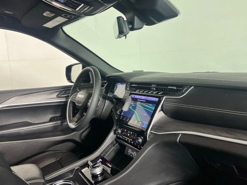 Used 2024 Jeep Grand Cherokee L Limited w/ Luxury Tech Group II image 32