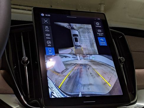 New 2026 Volvo XC90 B5 Plus image 17