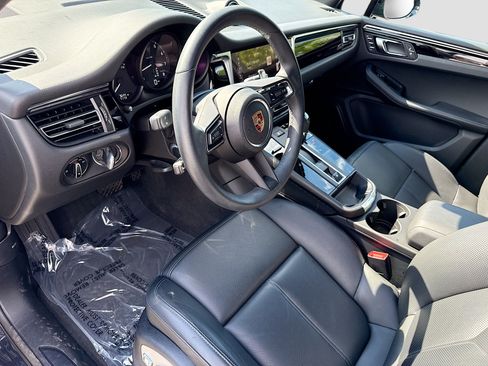 Used 2025 Porsche Macan AWD/4WD image 26