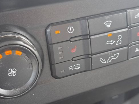 Used 2018 Ford F150 XLT w/ Equipment Group 302A Luxury AWD/4WD image 19