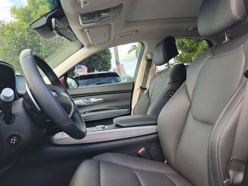 Used 2023 Genesis GV70 2.5T Select w/ Select Package image 18