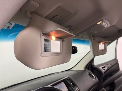 Used 2016 Nissan Pathfinder SL image 37