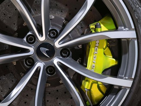 Used 2023 McLaren Artura image 13