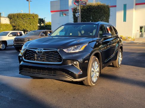 Used 2026 Toyota Highlander Limited image 5