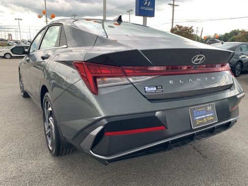New 2025 Hyundai Elantra Limited image 15
