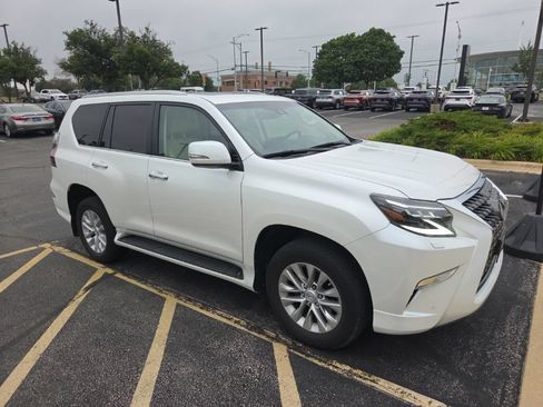 Used 2023 Lexus GX 460 Premium w/ Premium Package AWD/4WD image 2