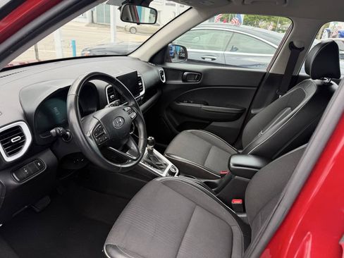 Used 2024 Hyundai Venue Limited FWD image 10