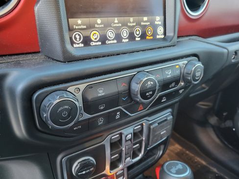 Used 2023 Jeep Wrangler Unlimited Rubicon AWD/4WD image 20