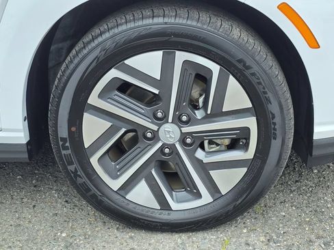 Used 2023 Hyundai Kona SE FWD image 9