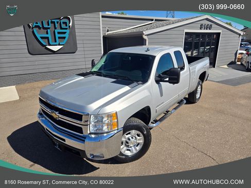 Used 2010 Chevrolet Silverado 2500 LT w/ Interior Plus Package AWD/4WD image 2