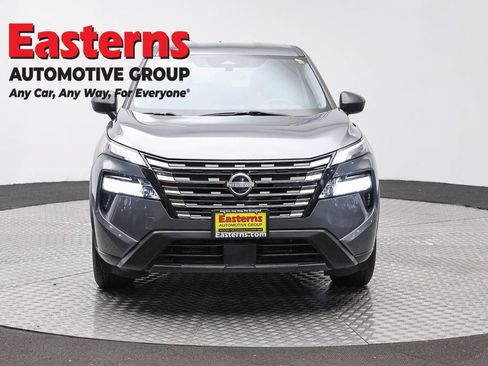 Used 2024 Nissan Rogue S AWD/4WD image 2