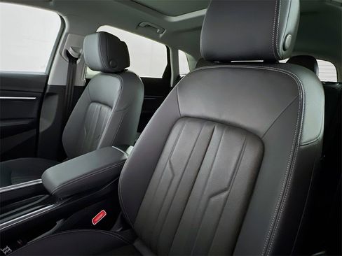 Certified 2022 Audi e-tron Premium Plus w/ Premium Plus Package image 11