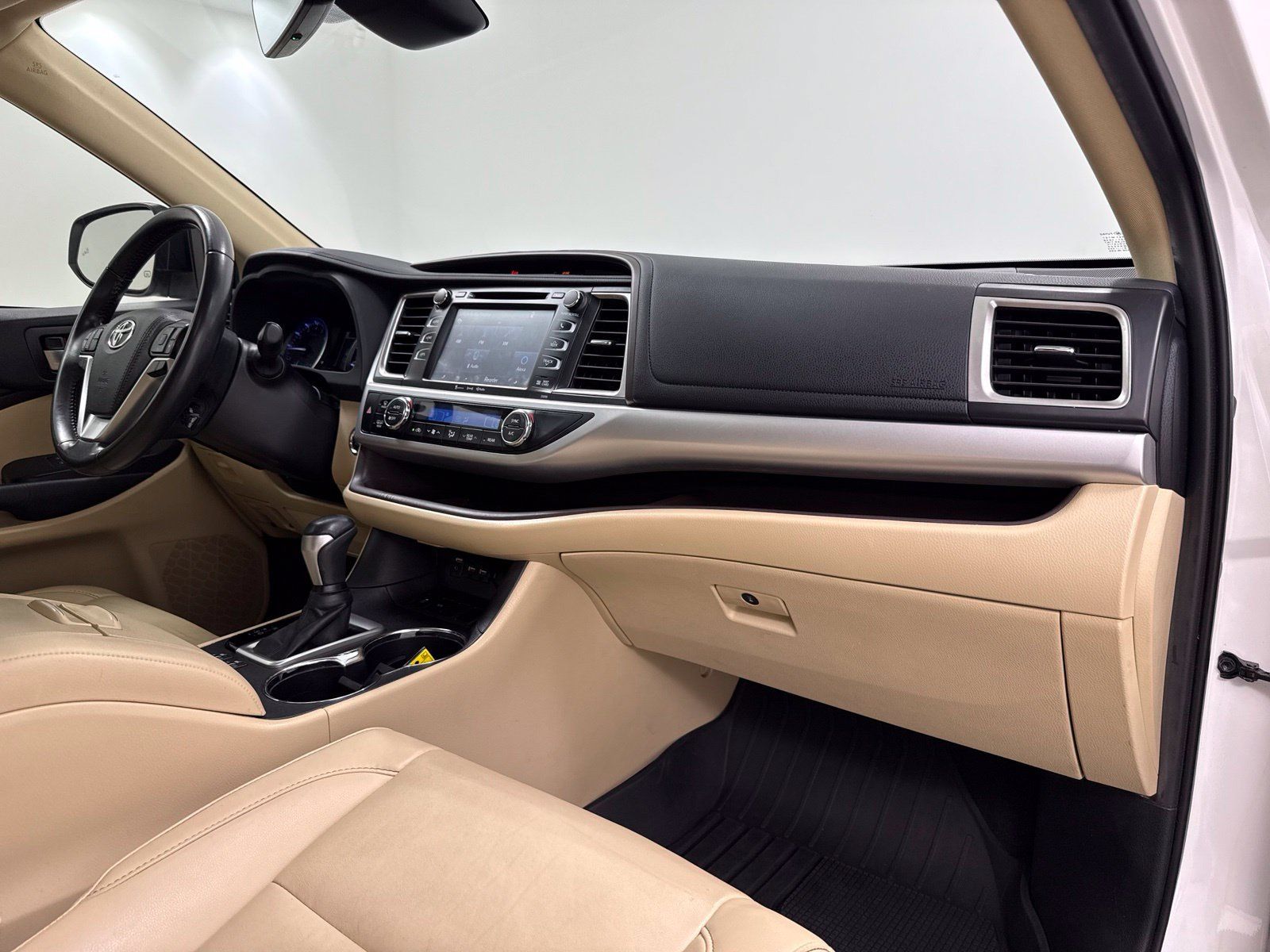 Used 2019 Toyota Highlander XLE FWD image 28
