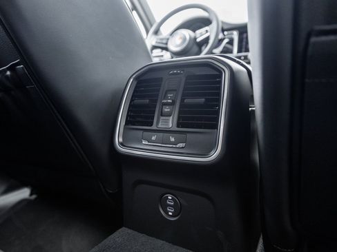 Certified 2025 Porsche Macan image 26