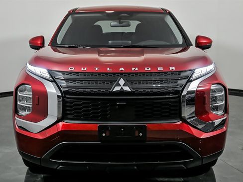 Used 2024 Mitsubishi Outlander ES AWD/4WD image 4