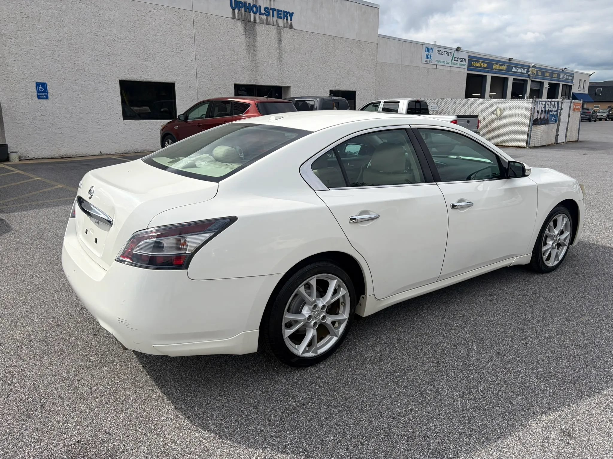 Used 2012 Nissan Maxima 3.5 SV w/ Cold Pkg FWD image 2