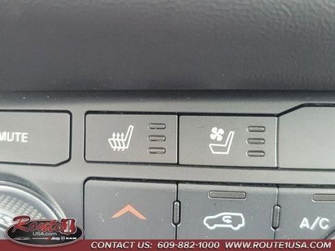 Used 2024 Dodge Durango GT image 27