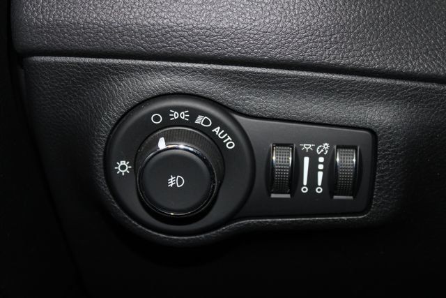 Used 2020 Jeep Compass Latitude w/ Cold Weather Group AWD/4WD image 26