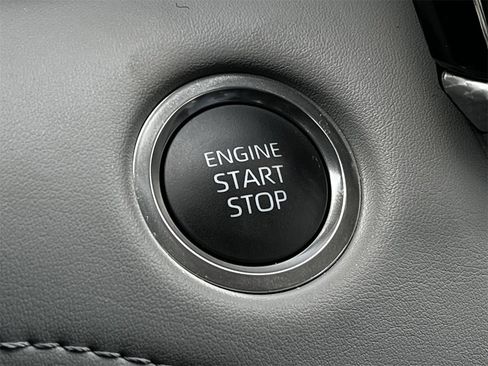 Used 2025 Toyota Highlander Platinum image 19