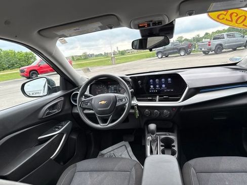 Used 2025 Chevrolet Trax LS w/ LS Convenience Package FWD image 31