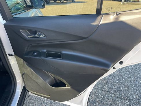 Used 2023 Chevrolet Equinox LT image 40