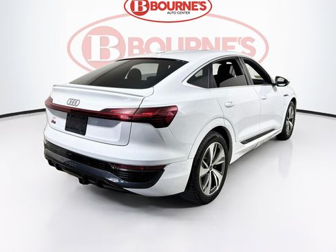 Used 2024 Audi Q8 e-tron Premium AWD/4WD image 11