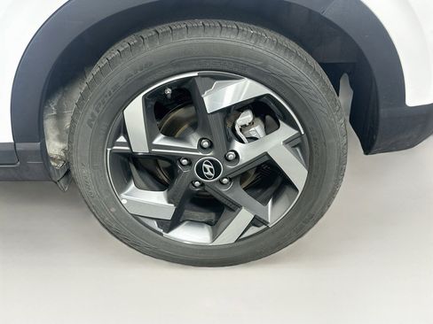 Used 2025 Hyundai Venue SEL FWD image 11