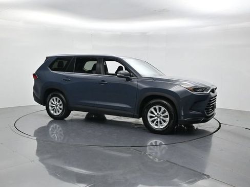 Used 2025 Toyota Grand Highlander AWD image 3