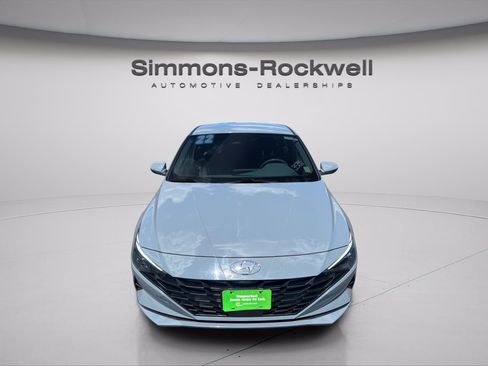 Used 2022 Hyundai Elantra SEL w/ Convenience Package FWD image 8