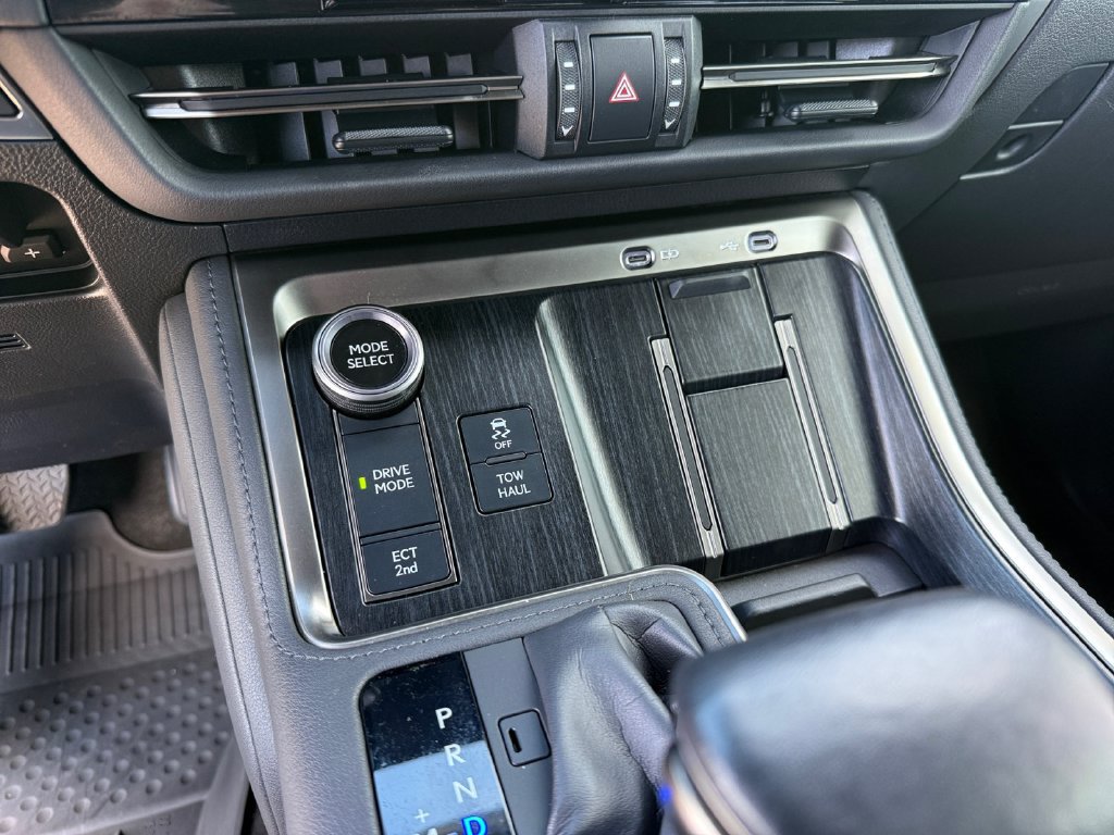 Used 2024 Lexus GX 550 w/ Accessory Package (Z1) AWD/4WD image 21