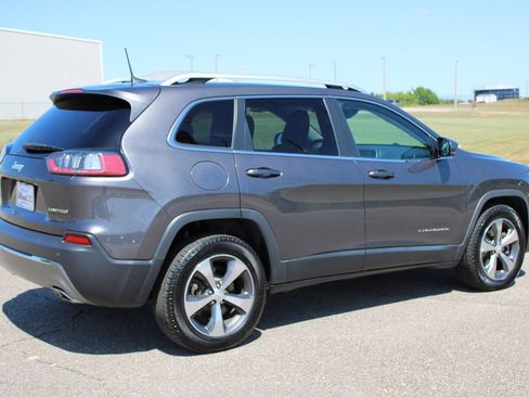 Used 2019 Jeep Cherokee Limited AWD/4WD image 18
