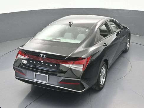 Used 2024 Hyundai Elantra SE FWD image 45