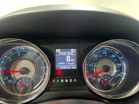 Used 2014 Chrysler Town & Country Touring FWD image 26