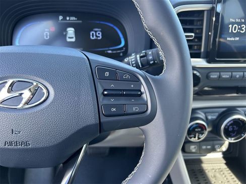 New 2025 Hyundai Venue Limited image 26